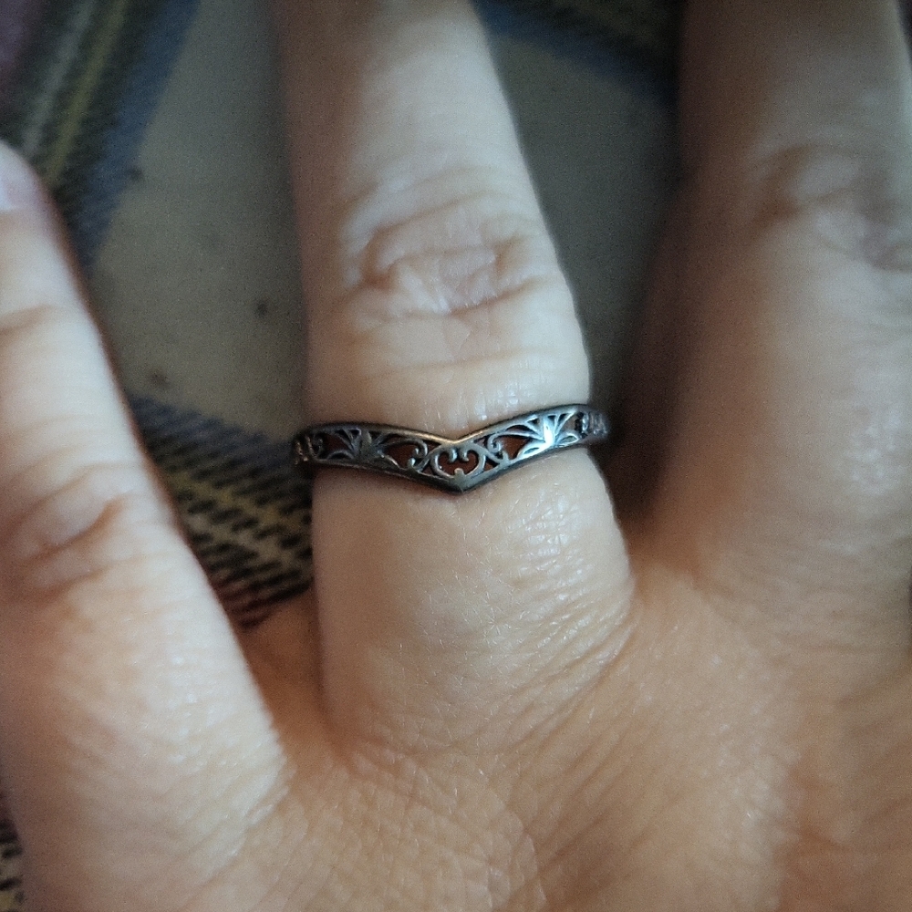 Elegant Silver Filigree Ring